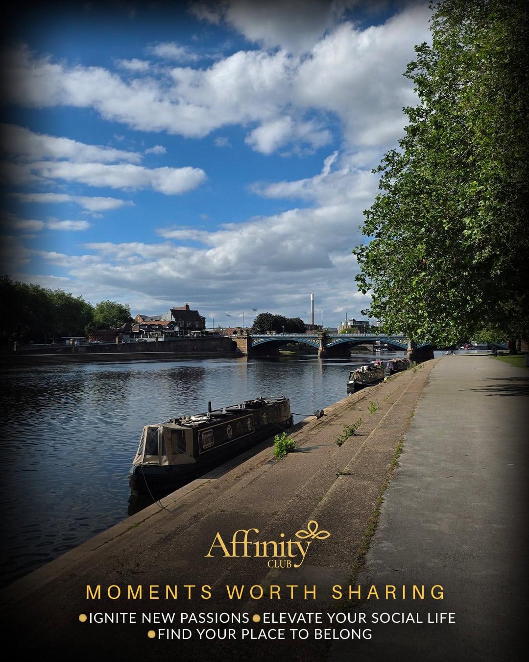 Riverside-Stroll-&-Drinks-at-the-Ferry-Inn
